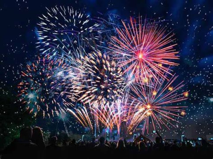 4th of July Fireworks; Look at Lizzo's Body Slathered in Glitter
