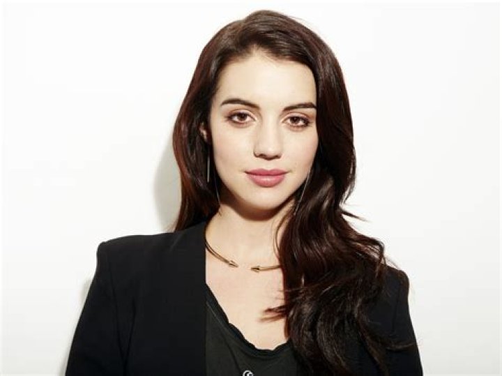 Adelaide Kane Net Worth 2023 Wiki Bio, Married, Dating, Family, Height