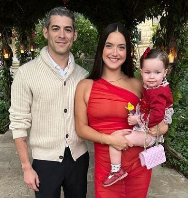 Alaia Baldwin Aronow Family Husband, Kids, Parents, Siblings FamilyWing