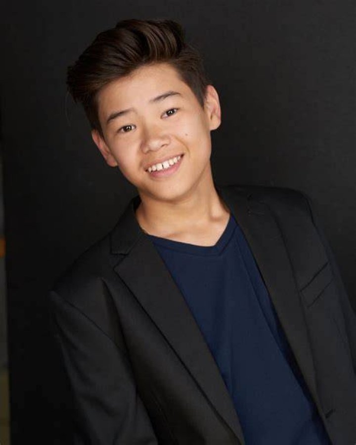 Aston Droomer Biography, Wiki, Age, Net Worth, Girlfriend, Story