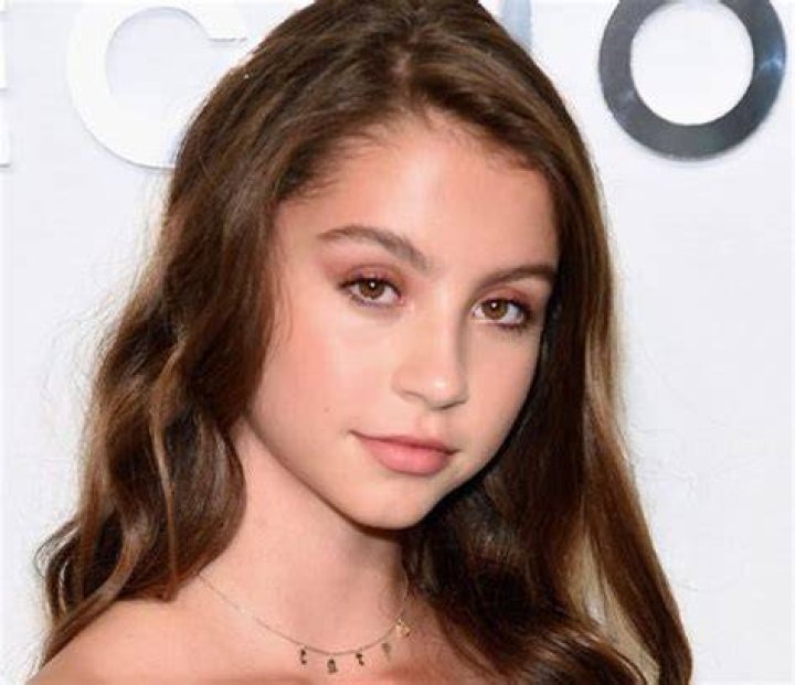 Carys Zeta Douglas Bio, Age, Parents, Height, Instagram