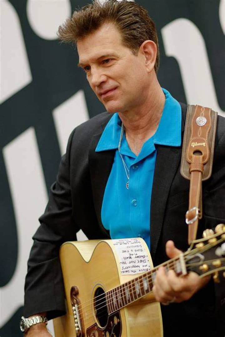 Chris Isaak Remains The Consummate Professional On &lsquo;Holiday Tour&rsquo;