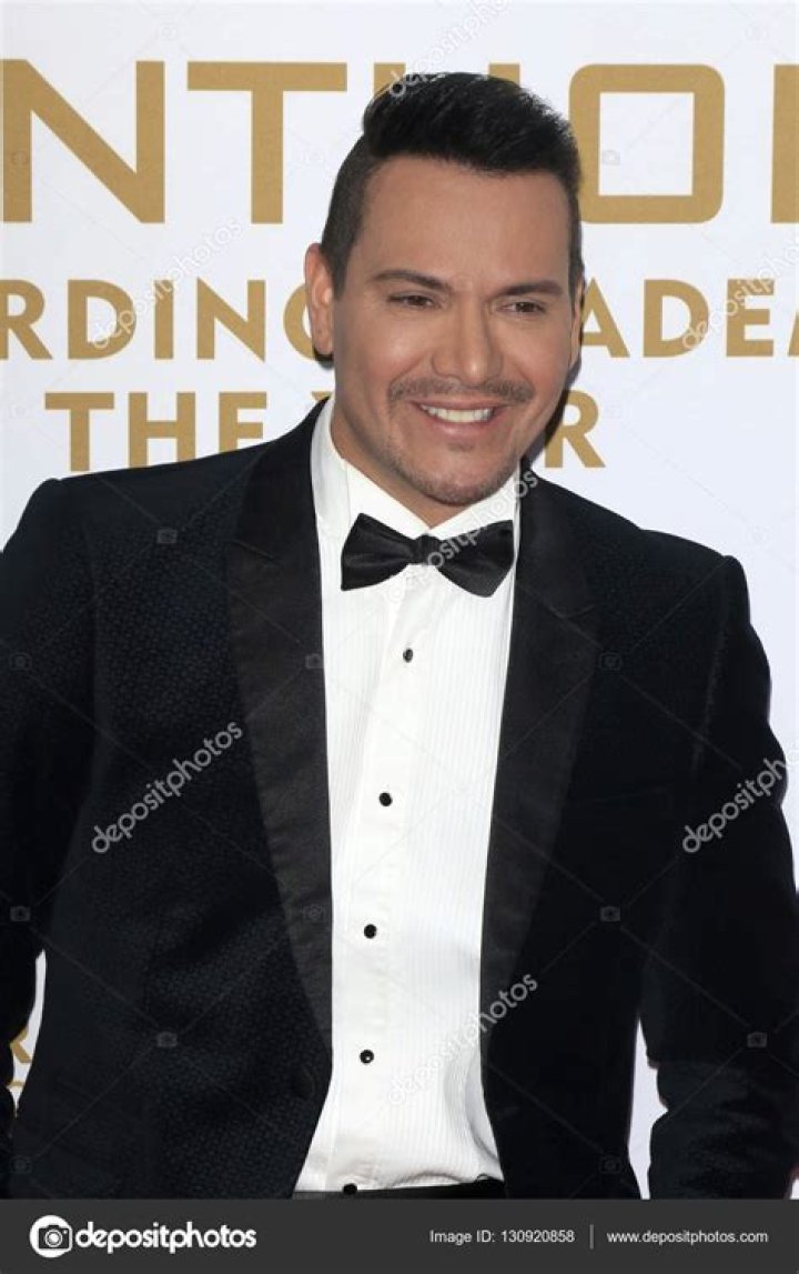 Classify Nuyorican singer Victor Manuelle