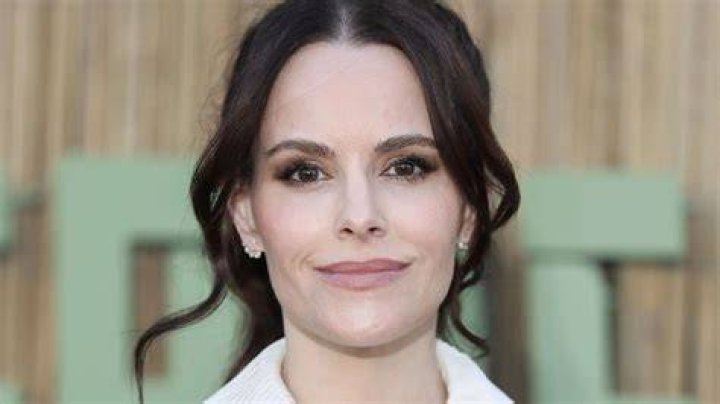 Emily Hampshire To Star In Indie 'Never Saw It Coming'