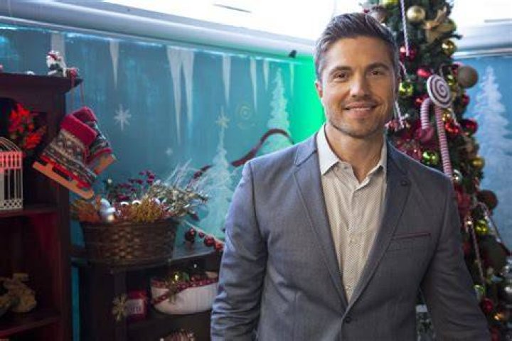 Eric Winter on Finding Santa Hallmark Channel