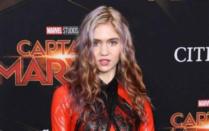 Grimes Bio, Net Worth, Affairs, Husband, Boyfriend, Age, Facts, Wiki