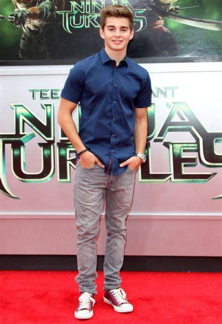 Jack Griffo Bio, Height, Age, Weight, Girlfriend and Facts Super