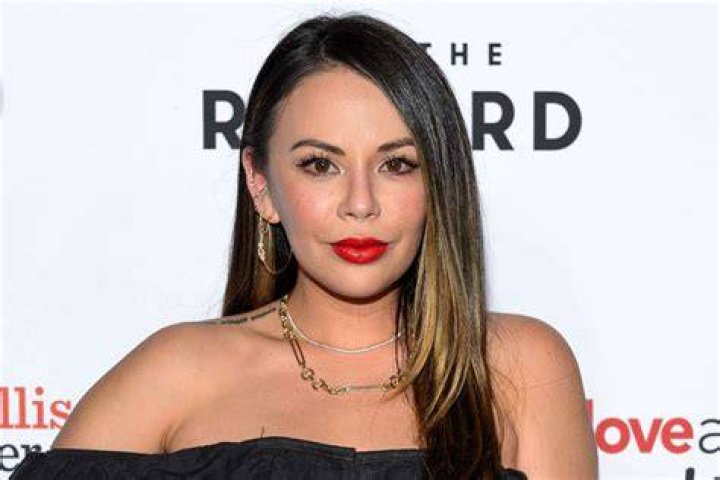 Janel Parrish rivela che il suocero &egrave; stato ucciso da un guidatore