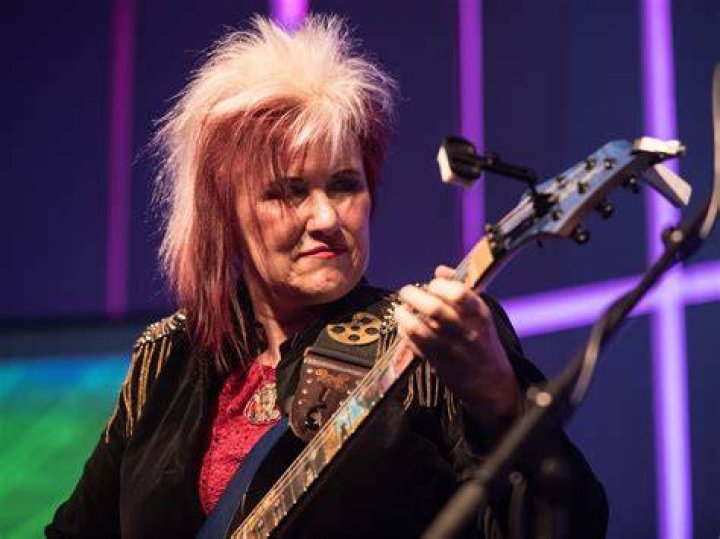 Jennifer Batten revisits the time she retaught Eddie Van Halen his