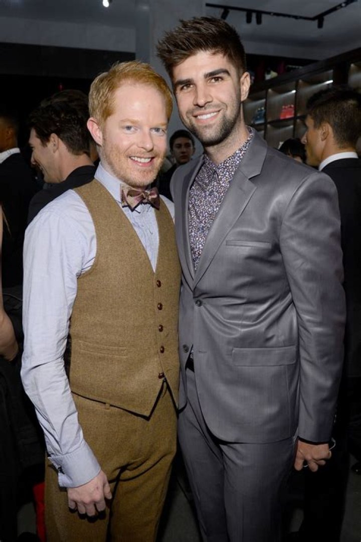 Jesse Tyler Ferguson to host HGTV's 'Extreme Makeover Home Edition