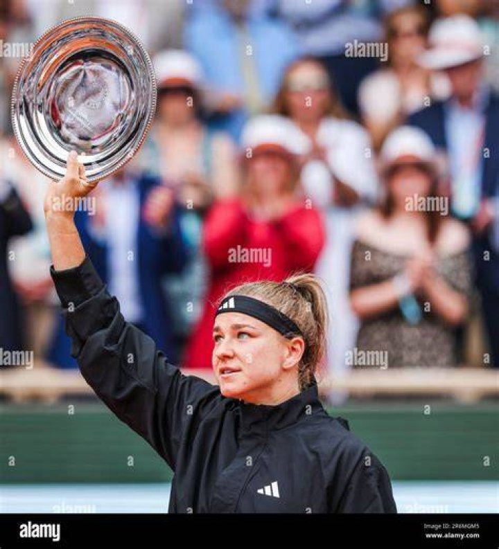 Karolina Muchova books French Open semifinal spot with straight sets