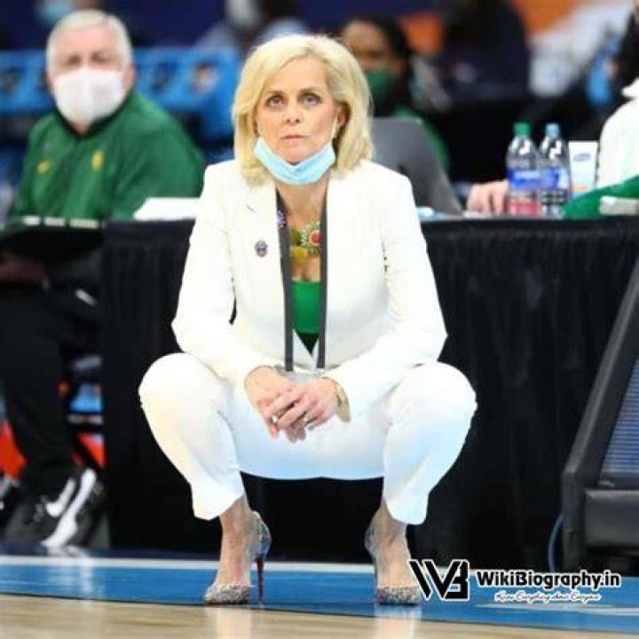 Kim Mulkey Bio, Age, Net Worth, Body Measurement, Facts