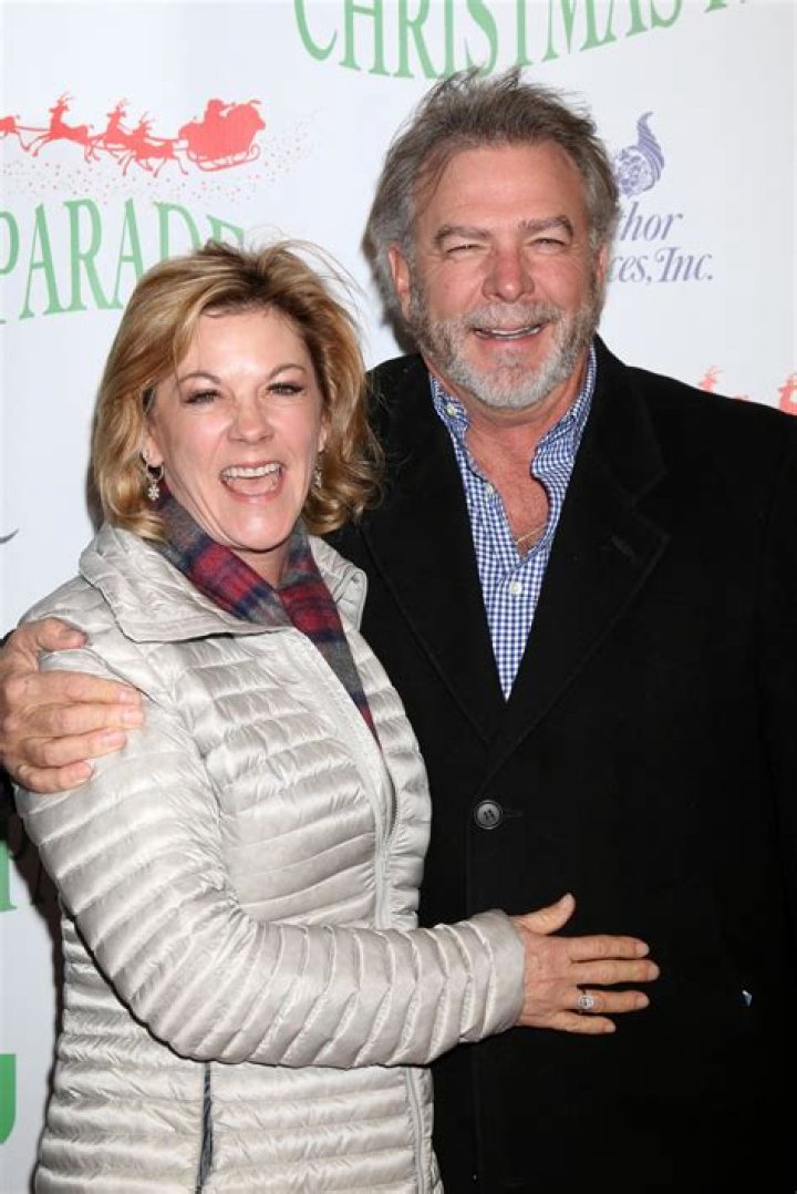LOS ANGELES, NOV 27 Gail Engvall, Bill Engvall at the 85th Annual