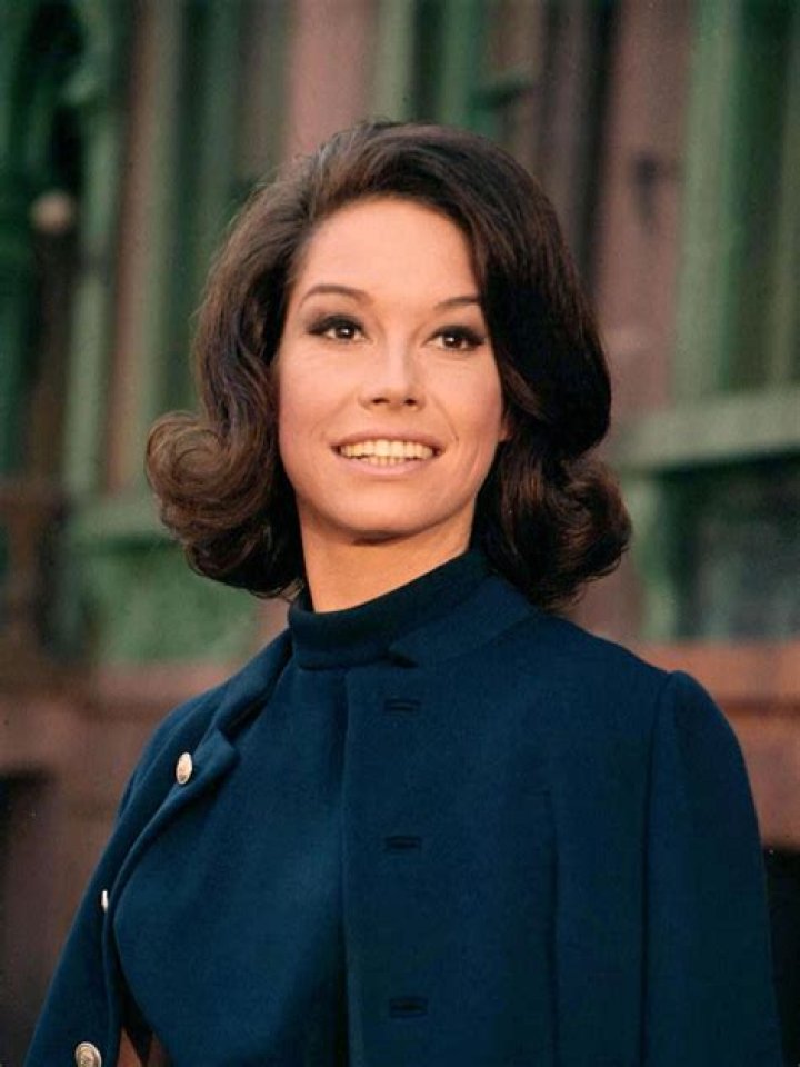 Mary Tyler Moore's Husband on Her Death "Oh to See Her Smile Just Once