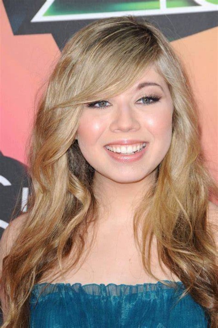 McCurdy 2018 Hair, Eyes, Feet, Legs, Style, Weight & No Make