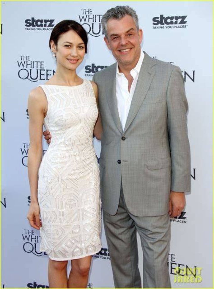Olga Kurylenko Kisses Danny Huston at 'White Queen' Premiere Photo