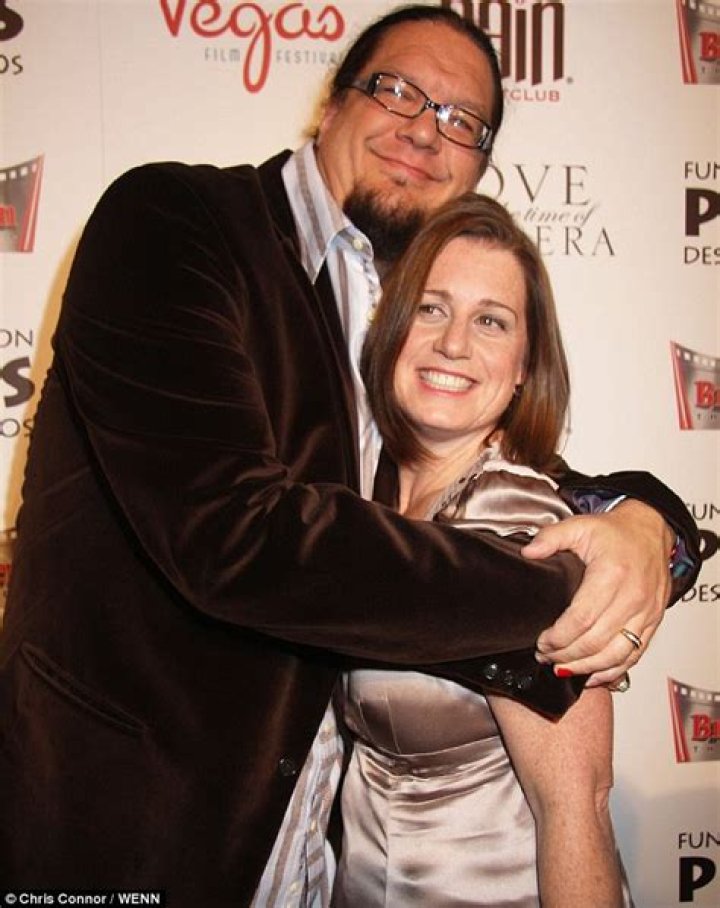 Penn Jillette 2023 Wife, net worth, tattoos, smoking & body facts Taddlr