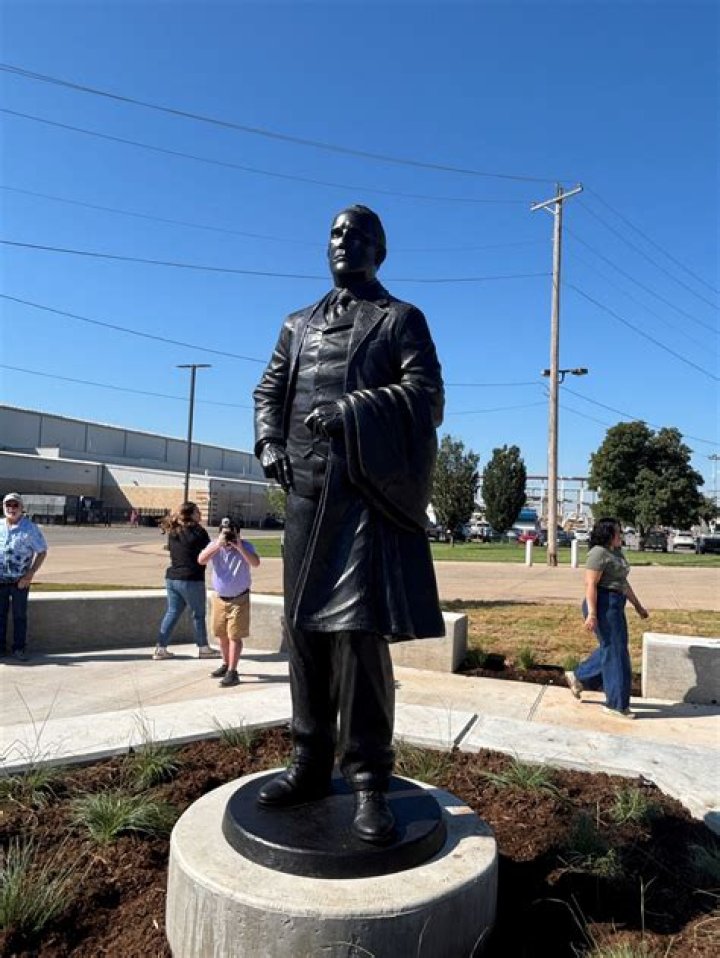 Proposal to create statue honoring Len Bias is withdrawn The