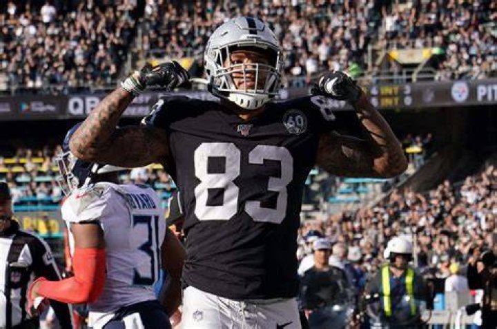 Raiders trade star TE Darren Waller to NFC team