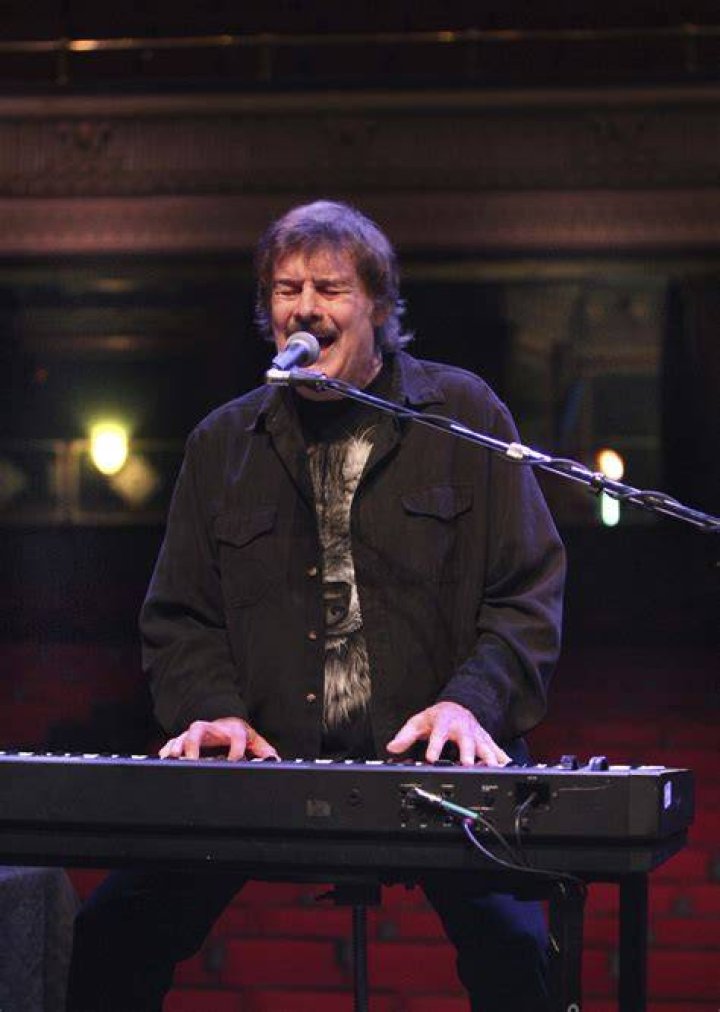 Rock star Burton Cummings tells Moose Jaw dance studio to turn down the