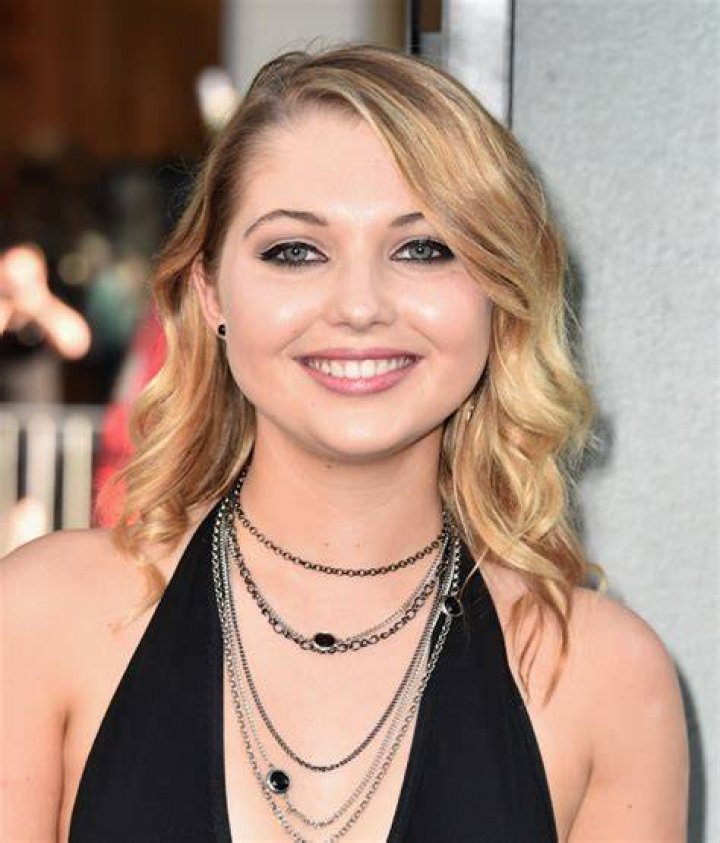 Sammi Hanratty r/Celebextra