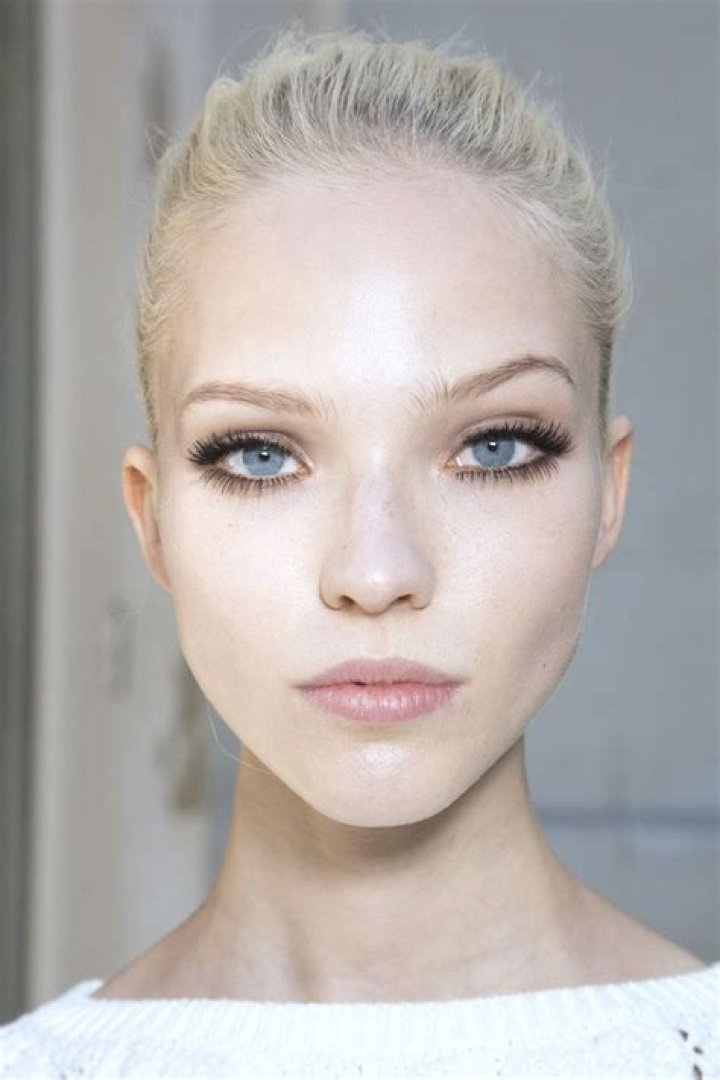 Sasha Luss his measurements his height his weight his age