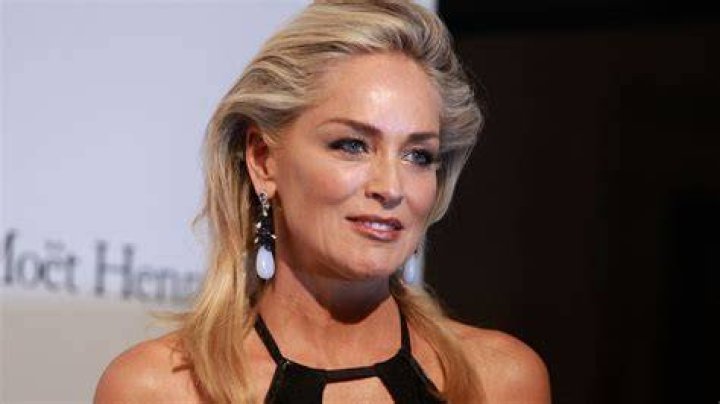 Sharon Stone posa en tropples y presume su celulitis con orgullo Glamour