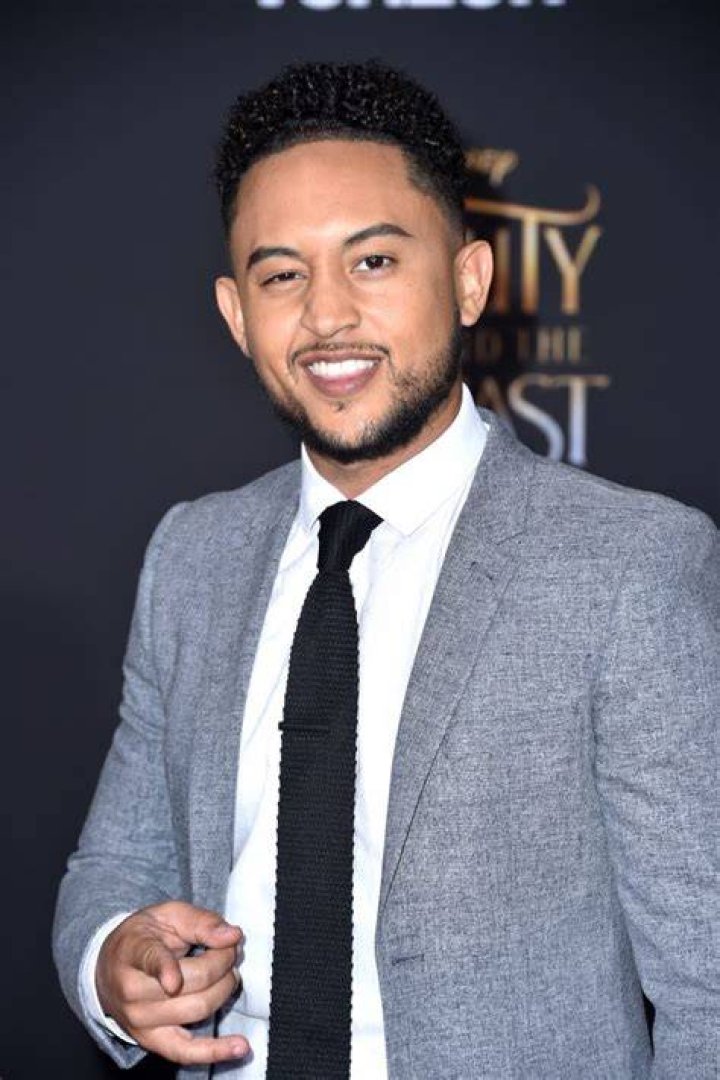 Tahj Mowry height, weight, age. Body measurements.