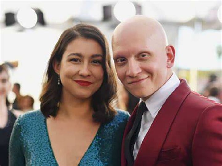 Unveiling The Endearing World Of Anthony Carrigan's Wife For "tukonews5"